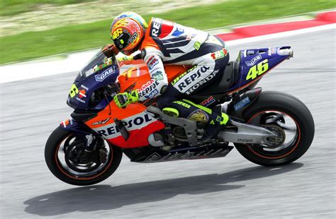 Rossi honda - Agree with the, if rossi never left honda. If stoner went to honda in 2007 as rossi teammate. He would probably have lost on the honda against rossi. But 2008 he could have taken the championship. Then he gets bored and switches to Ducati for 2010 because of course rossi as teammate is awesome (pun intended) and the bike wasn't rode by stoner ...